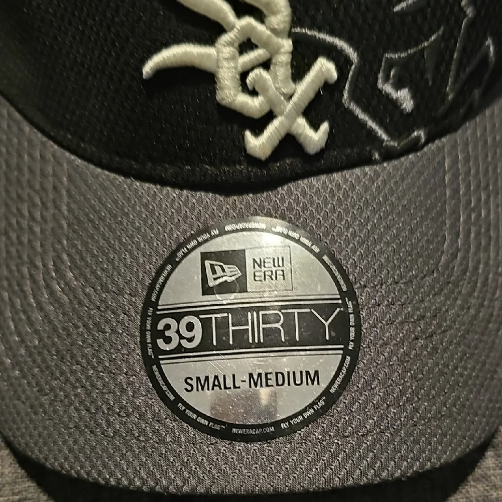 NWT White Soxs Chicago Baseball Cap New Era Youth Small Medium 39thirty Hat